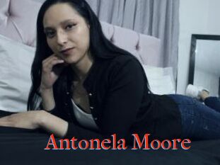 Antonela_Moore