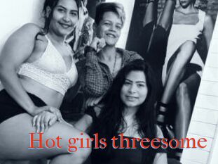 Hot_girls_threesome
