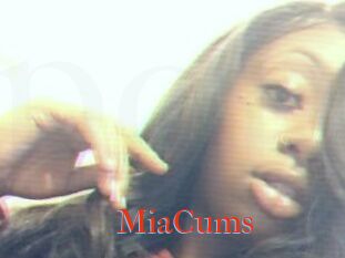 MiaCums
