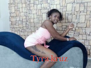Tyra_kruz